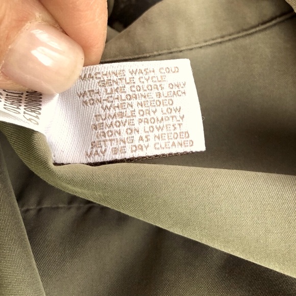 Chico’s khaki/olive long-sleeve blouse with patch pockets on front & epaulettes - Picture 11 of 15